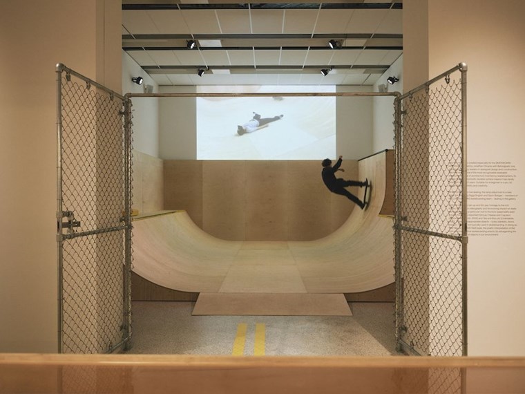 Σε αυτήν την έκθεση για skateboard μπορείς να κάνεις skate