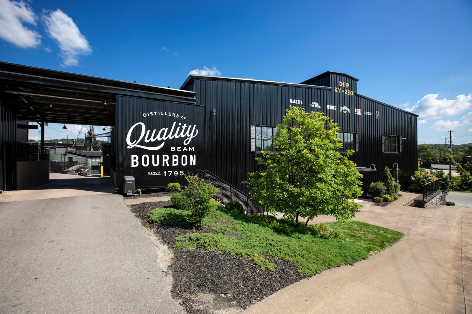 Γιατί μέσα σε ένα ποτήρι Jim Beam κρύβεται η ιστορία μιας ολόκληρης χώρας