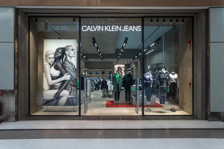 Πού θα βρεις τα πιο πρόσφατα κομμάτια της Calvin Klein