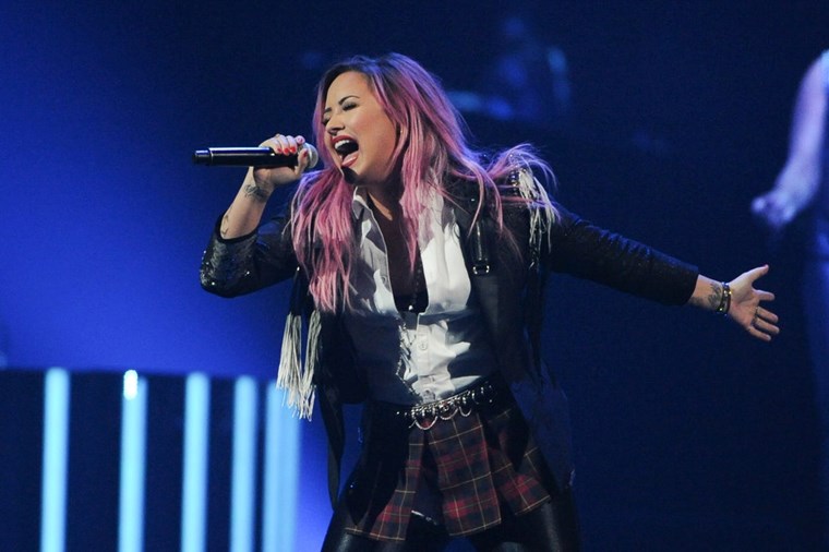 Demi Lovato, χόρεψέ μας στο ταψί