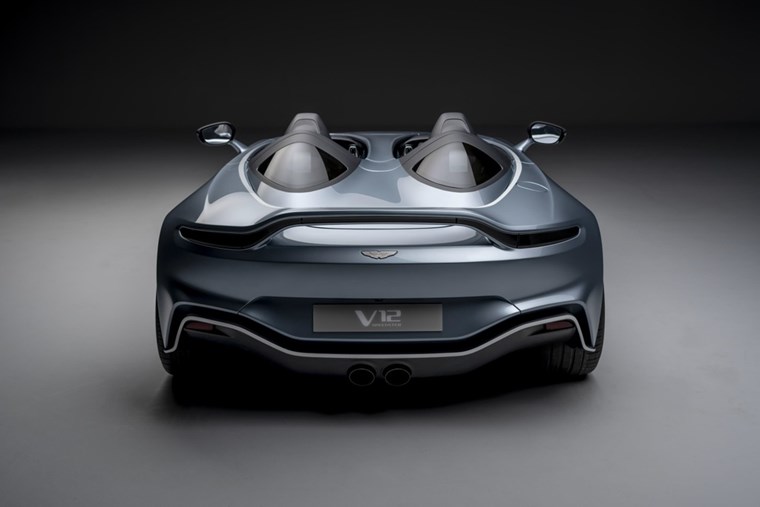 Η Aston Martin V12 Speedster είναι επιβλητική και κάμπριο