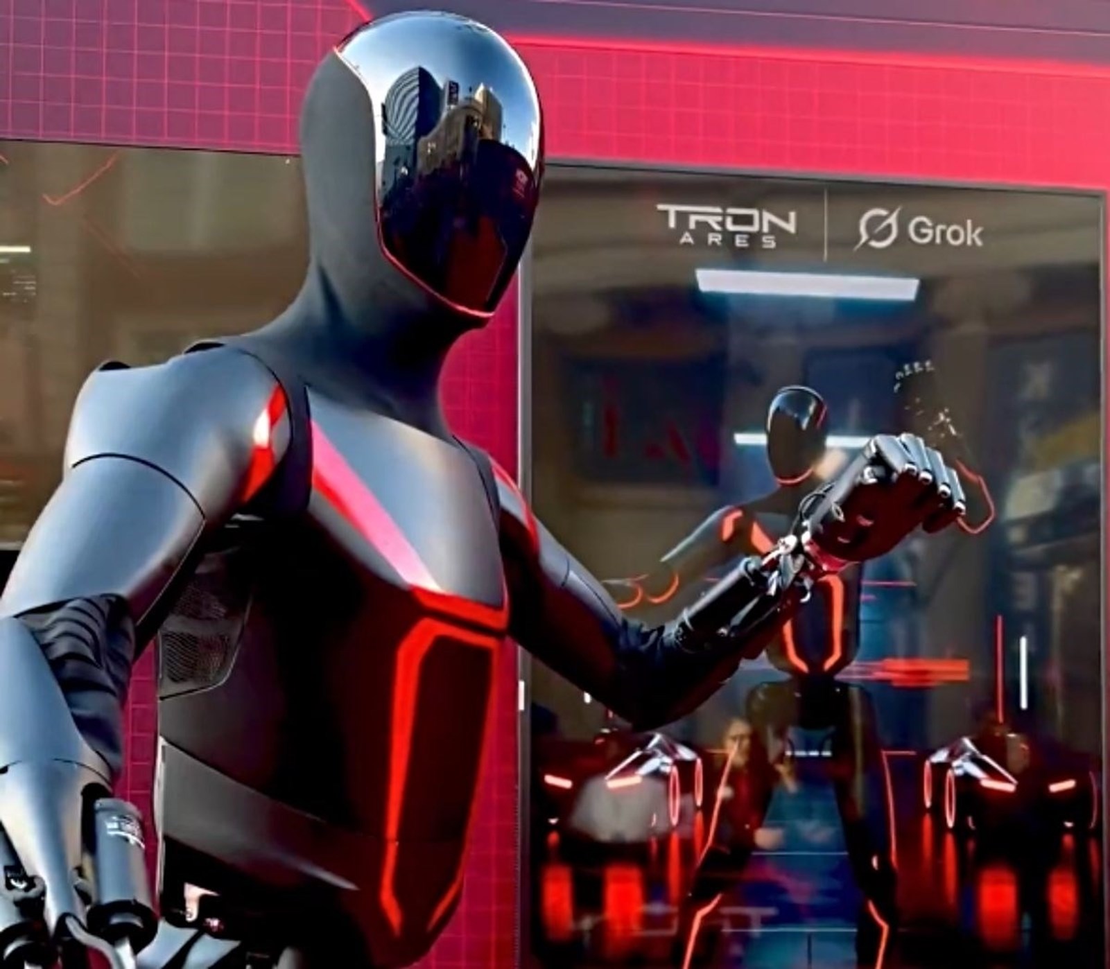 Tesla Optimus εναντίον Jared Leto στην πρεμιέρα Tron: Ares (video)