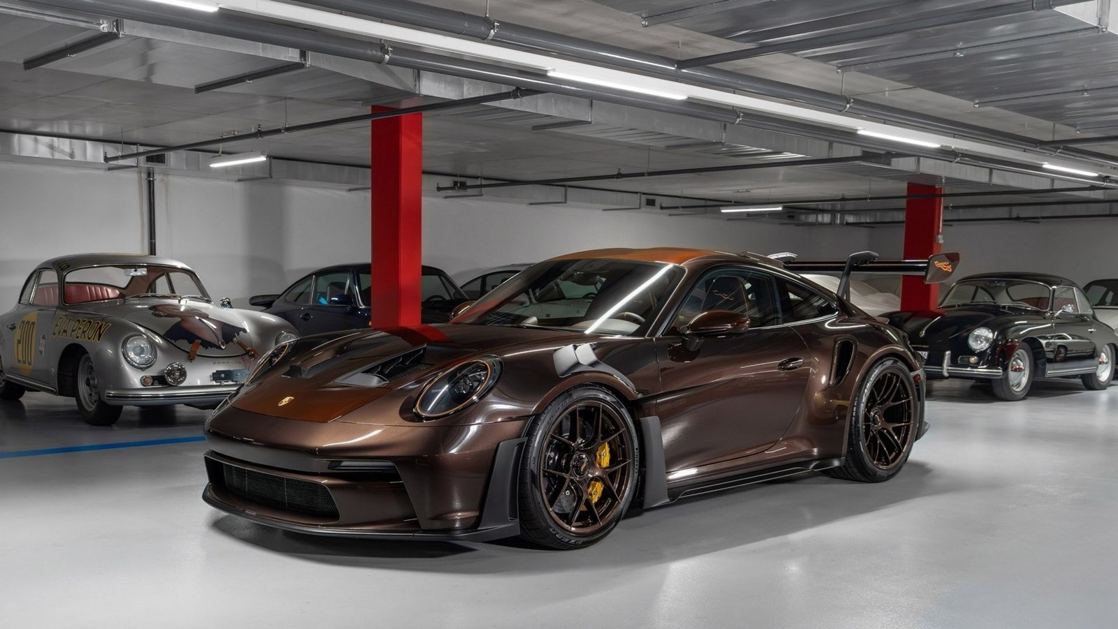 Το γκαράζ του Verstappen έχει πολλά supercars, αλλά μόνο ένα πραγματικό κόσμημα