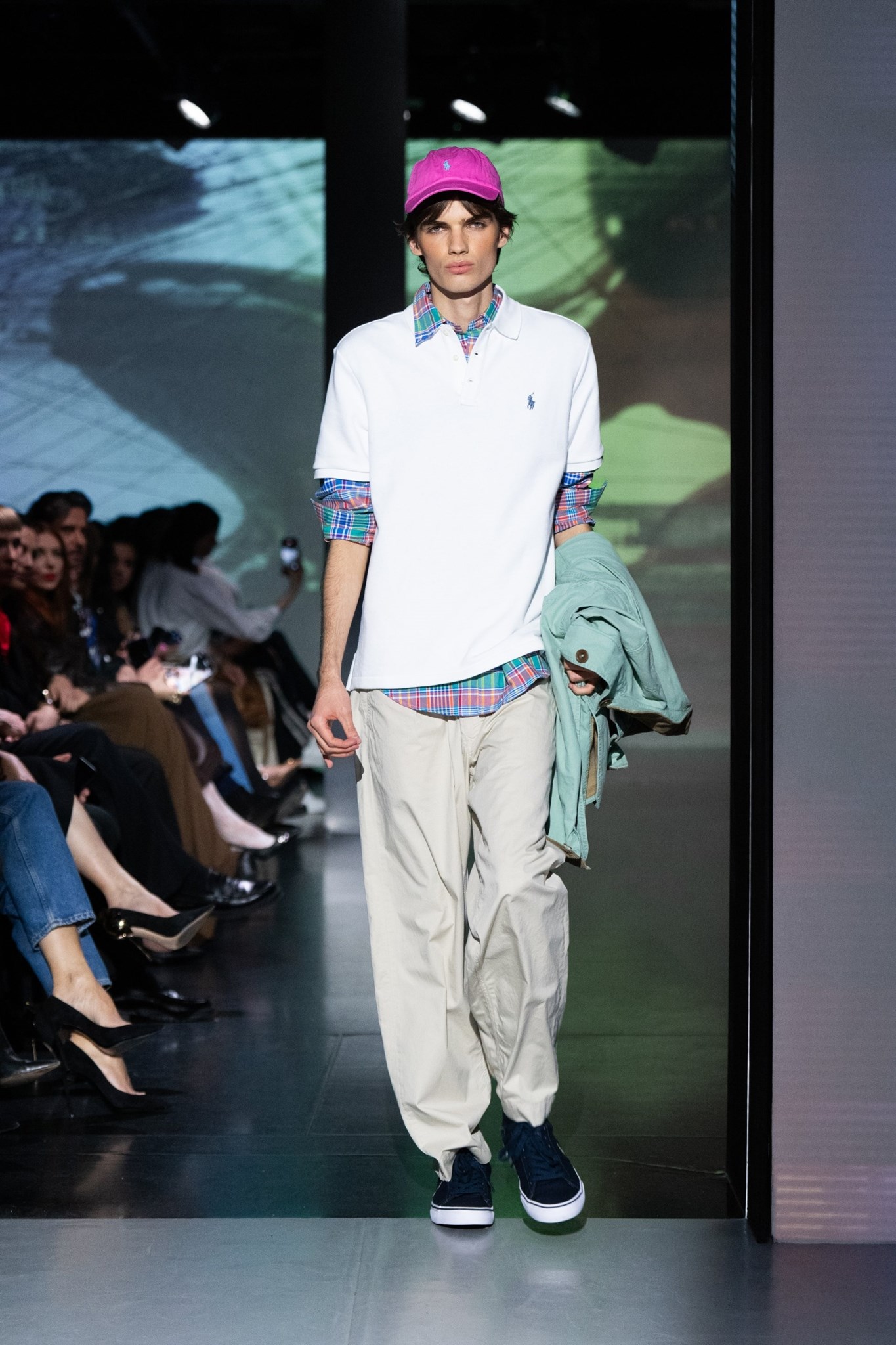 Η Answear περνά σε άλλη εποχή με το πρώτο της fashion show