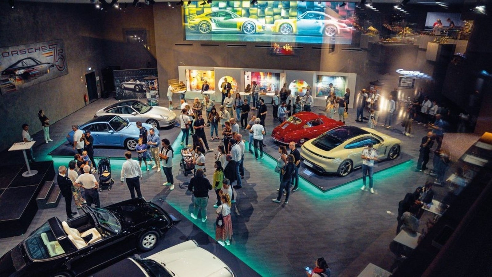 Club μόνο ηλεκτρικών Porsche