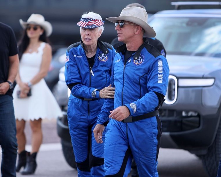 Το σπάνιο Omega Speedmaster του Jeff Bezos που ταξίδεψε στο διάστημα