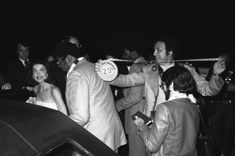 JACKIE KENNEDY ONASSIS, RON GALELLA