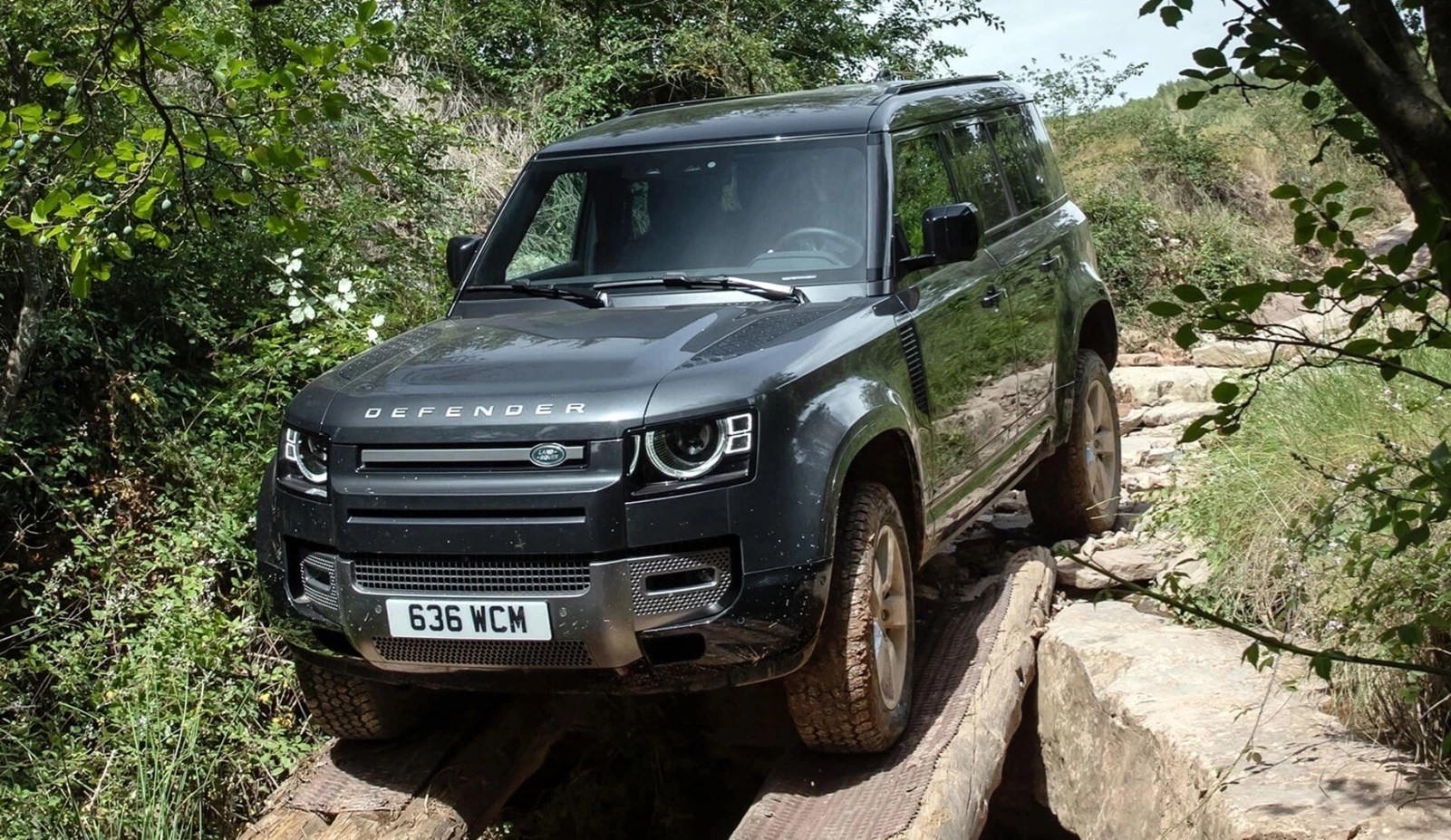 Defender 110: Ο "θρύλος" της off road περιπέτειας στην πιο εξελιγμένη εκδοχή του