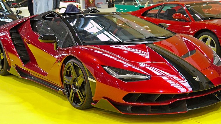 H Lamborghini σταματά τις εκθέσεις αυτοκινήτου