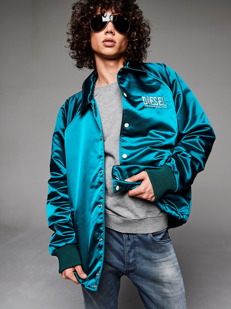 To satin bomber jacket και το "άλλο" bomber