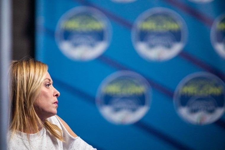 Giorgia Meloni, μια λαοπλάνα νεοφασίστρια