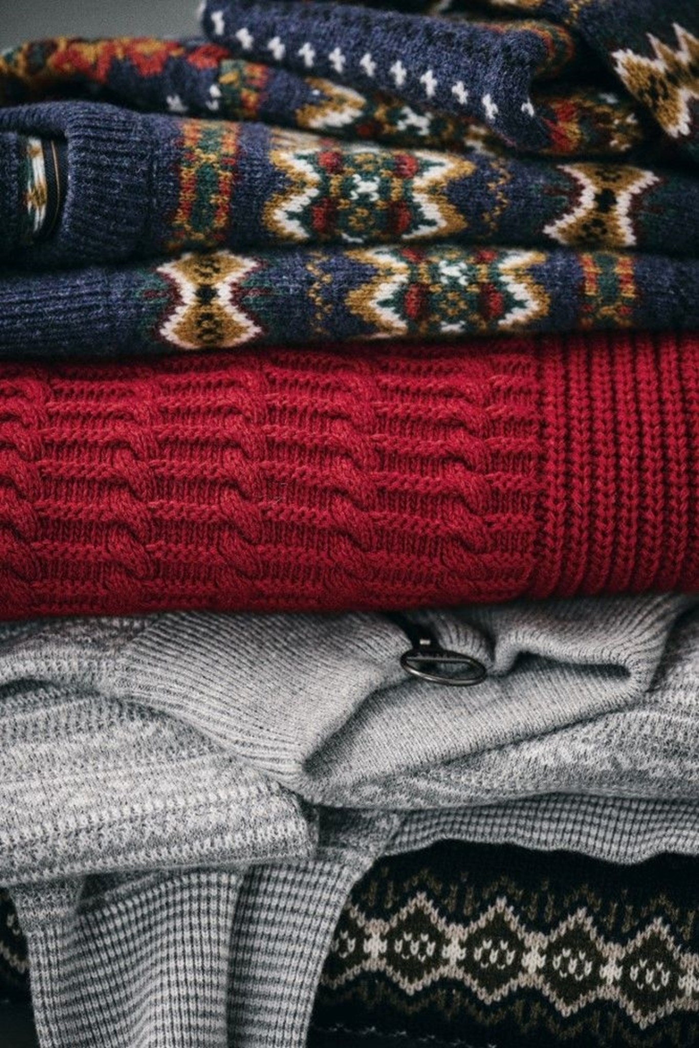 Λουκ ψαρέματος και πόλη: Πώς φορούν οι άντρες χοντρά πλεκτά και ναυτικό στυλ;