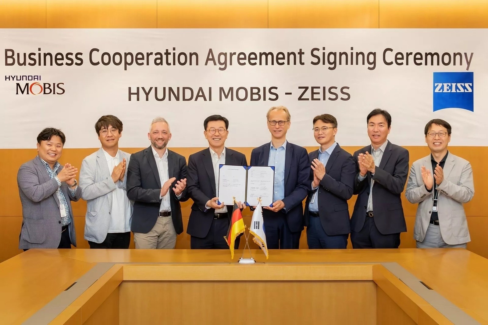 Στελέχη Hyundai και Zeiss ολογραφική οθόνη αυτοκινήτου