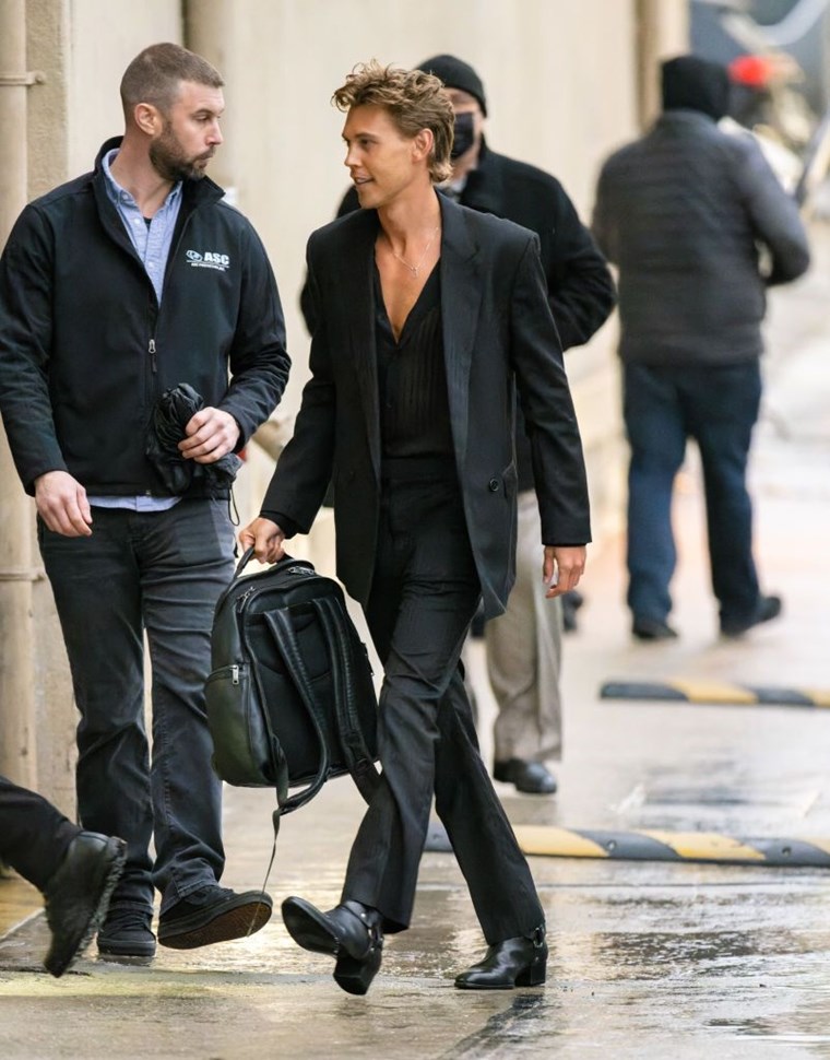 Κι αν το διαφανές πουκάμισο ήρθε για να μείνει;