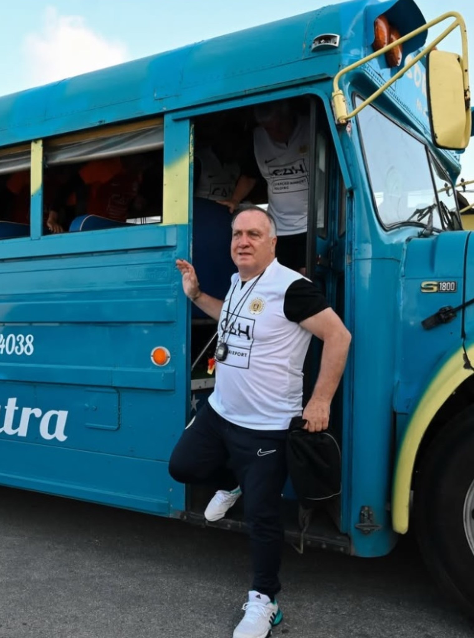 Κουρασάο: Η ονειρική διαδρομή ως το Μουντιάλ αποτυπώνεται στο λεωφορείο της ομάδας