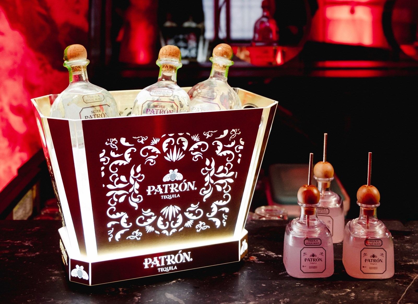 H Patrón γιόρτασε την Παγκόσμια Ημέρα Paloma σερβίροντας cocktail στο viral party του χώρου τέχνης Τhe Intermission