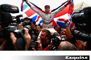 Η εξαντλητική προπόνηση του Λιούις Χάμιλτον για κοιλιακούς από ατσάλι