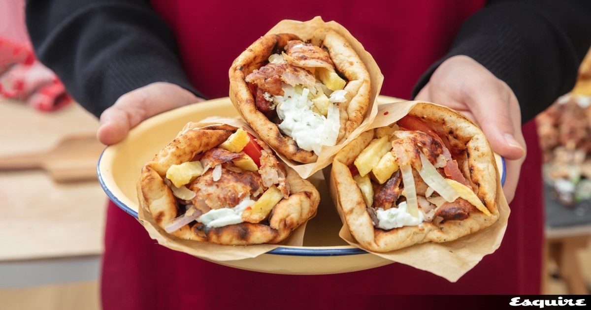Σουβλάκι 2.0: Πώς και γιατί το εθνικό street food της Ελλάδας έγινε ξανά μόδα