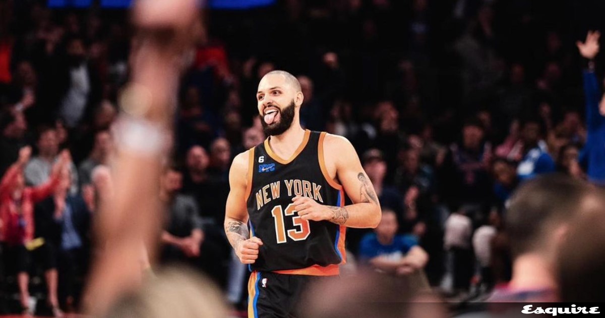 Στο μεταξύ η Ρόδος τίμησε ζευγάρι Βρετανών που έχει επισκεφτεί το νησί πάνω από 100 φορές