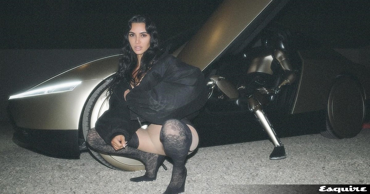 Η Kim Kardashian προκαλεί ξανά με Tesla Cybertruck και ρομπότ Optimus (εικόνες)