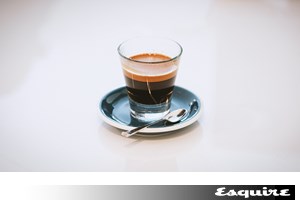 Μπορεί ο καφές να μας κάνει πιο έξυπνους; Τα δεδομένα της επιστήμης