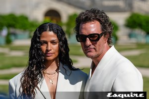 Πώς ο Matthew McConaughey παραμένει κομμάτια στα 56