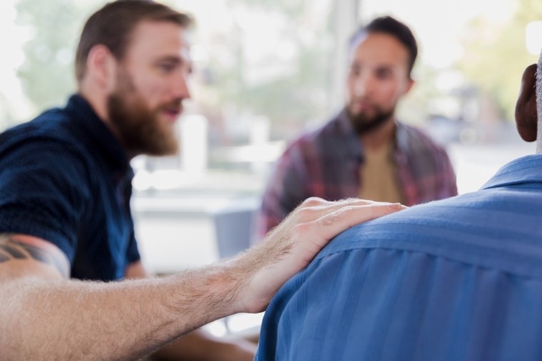 Όλοι οι άντρες χρειάζονται ψυχοθεραπεία, σύμφωνα με τις εφαρμογές γνωριμιών