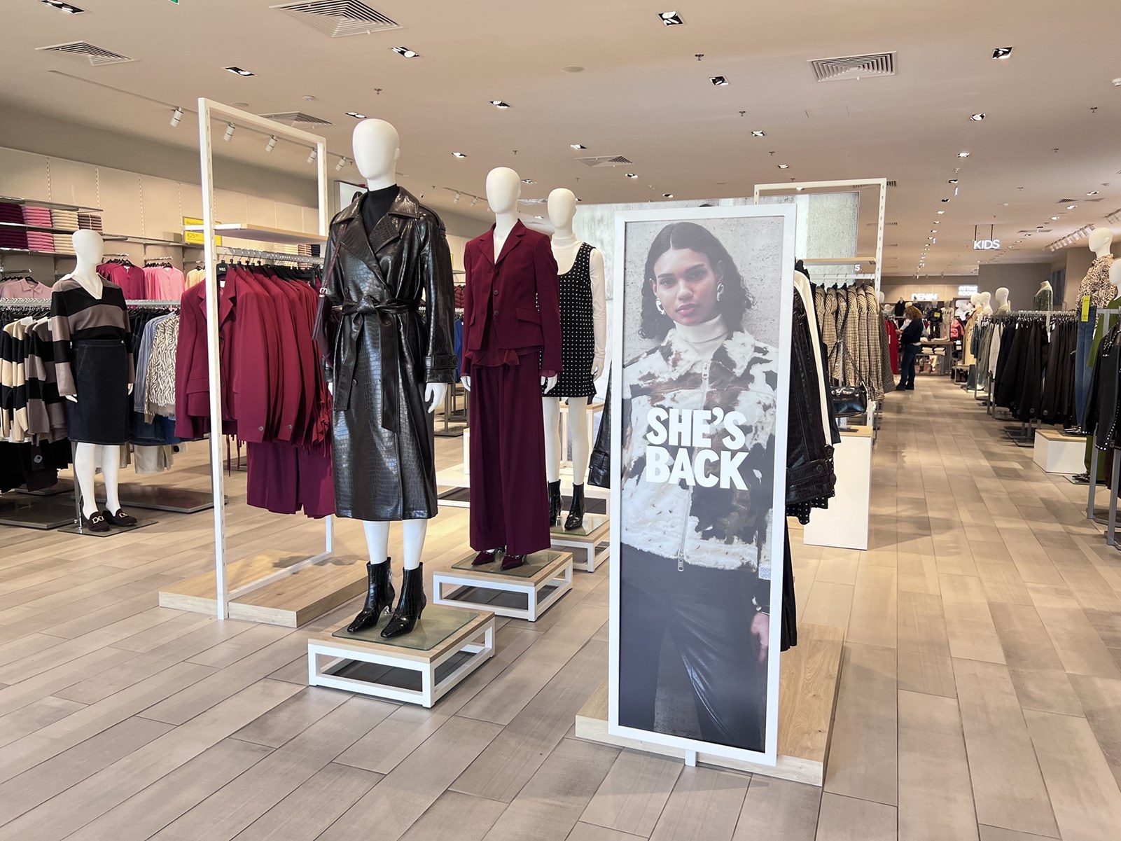 Η Marks & Spencer αναβαθμίζει την εμπειρία στα καταστήματά της στην Ελλάδα με στοχευμένες επενδύσεις υψηλής αισθητικής