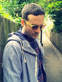 Ο Vassilikos γνωρίζει ότι το γκρίζο μπορεί να είναι καταπληκτικό