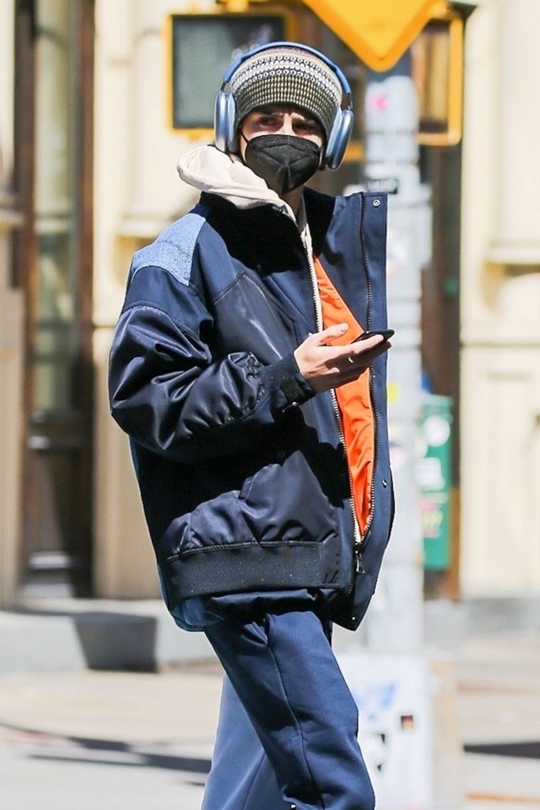 O Timothée Chalamet φορά το σπορ μπουφάν που όλοι θέλουμε