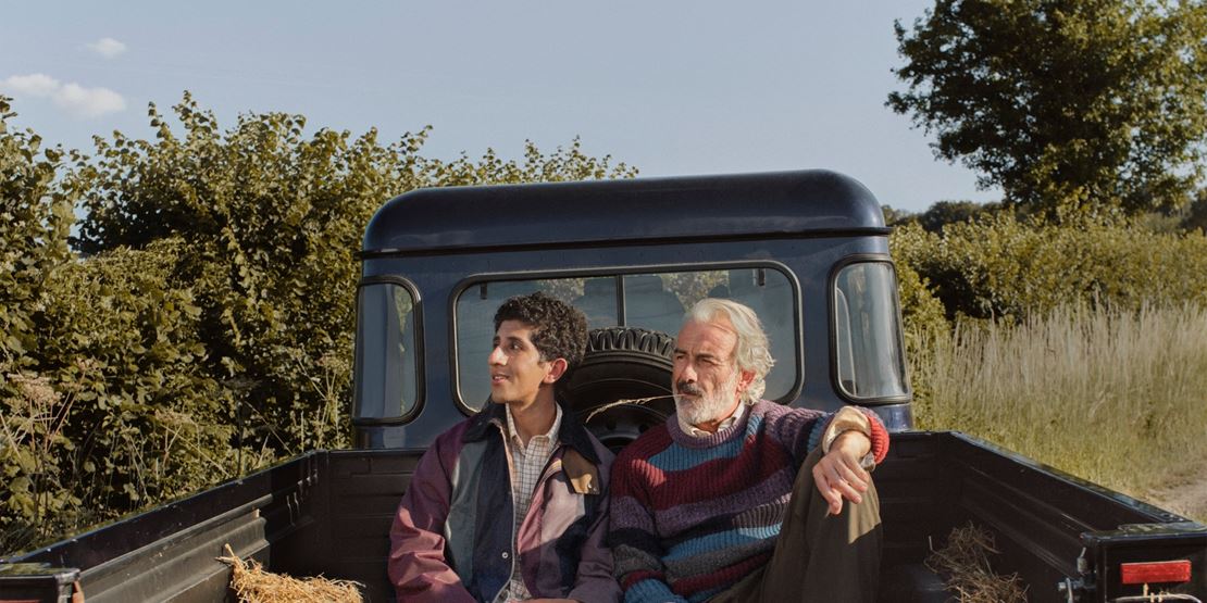 PAUL SMITH LOVES BARBOUR: ΟΤΑΝ Η ΒΡΕΤΑΝΙΚΗ ΚΟΜΨΟΤΗΤΑ ΑΠΟΚΤΑ ΝΕΟ, ΤΟΛΜΗΡΟ ΛΕΞΙΛΟΓΙΟ