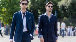 Ένα μπλε κοστούμι πρέπει να κρέμεται σε κάθε αντρική γκαρνταρόμπα