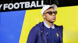 Στον καρπό του Kylian Mbappé δεσπόζει ένα εμβληματικό, διαμαντένιο ρολόι