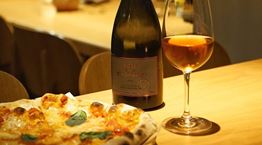 Το Naif στρέφει το ενδιαφέρον πίσω από τη Στέγη