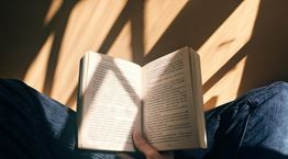 Γιατί το να διαβάζεις βιβλία έχει πολλά οφέλη για την υγεία