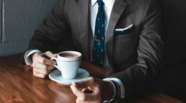 Ποια είναι η καλύτερη ώρα της ημέρας για να πιεις καφέ; Η απάντηση θα σε εκπλήξει