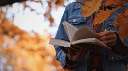 Τα 4 βιβλία που πρέπει να διαβάσεις οπωσδήποτε στη ζωή σου, σύμφωνα με το Harvard