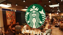 Ο νέος CEO των Starbucks πηγαίνει στο γραφείο του με ιδιωτικό αεροσκάφος