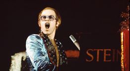 Τα εκκεντρικά γυαλιά ηλίου του Elton John