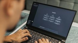 Γιατί όλο και περισσότεροι χρησιμοποιούν ChatGPT για online αγορές