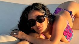 18 φωτογραφίες με μαγιό από τη Salma Hayek και χωρίς ρετούς