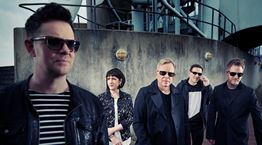 New Order: Pop μελωδίες, ηλεκτρονικά beats και η τρέλα του Madchester