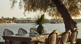 Στα Αστέρια Γλυφάδας, για αυθεντικές ελληνικές γεύσεις δίπλα από τη θάλασσα