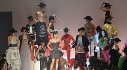 Franco Moschino: Ο πιο ασεβής σχεδιαστής της ιταλικής μόδας