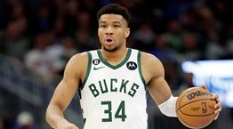 Γιάννης Αντετοκούνμπο σε ρόλο προπονητή, επειδή μπορεί