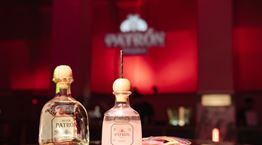 H Patrón γιόρτασε την Παγκόσμια Ημέρα Paloma σερβίροντας cocktail στο viral party του χώρου τέχνης Τhe Intermission