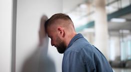 Τι είναι το &quot;σύνδρομο του απατεώνα&quot; και πώς μπορείς να το αντιμετωπίσεις;