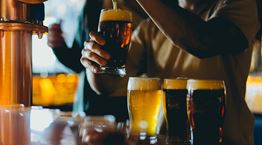 Η κλιματική αλλαγή απειλεί τώρα και την μπύρα