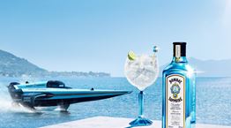 Με τo ΒOMBAY SAPPHIRE στους "ηλεκτρισμένους" αγώνες ταχύτητας σκαφών Ε1 στο Μονακό και καλεσμένη τη Βάσια Κωσταρά.