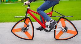 To ποδήλατο που τριγώνισε τις στρογγυλές ρόδες